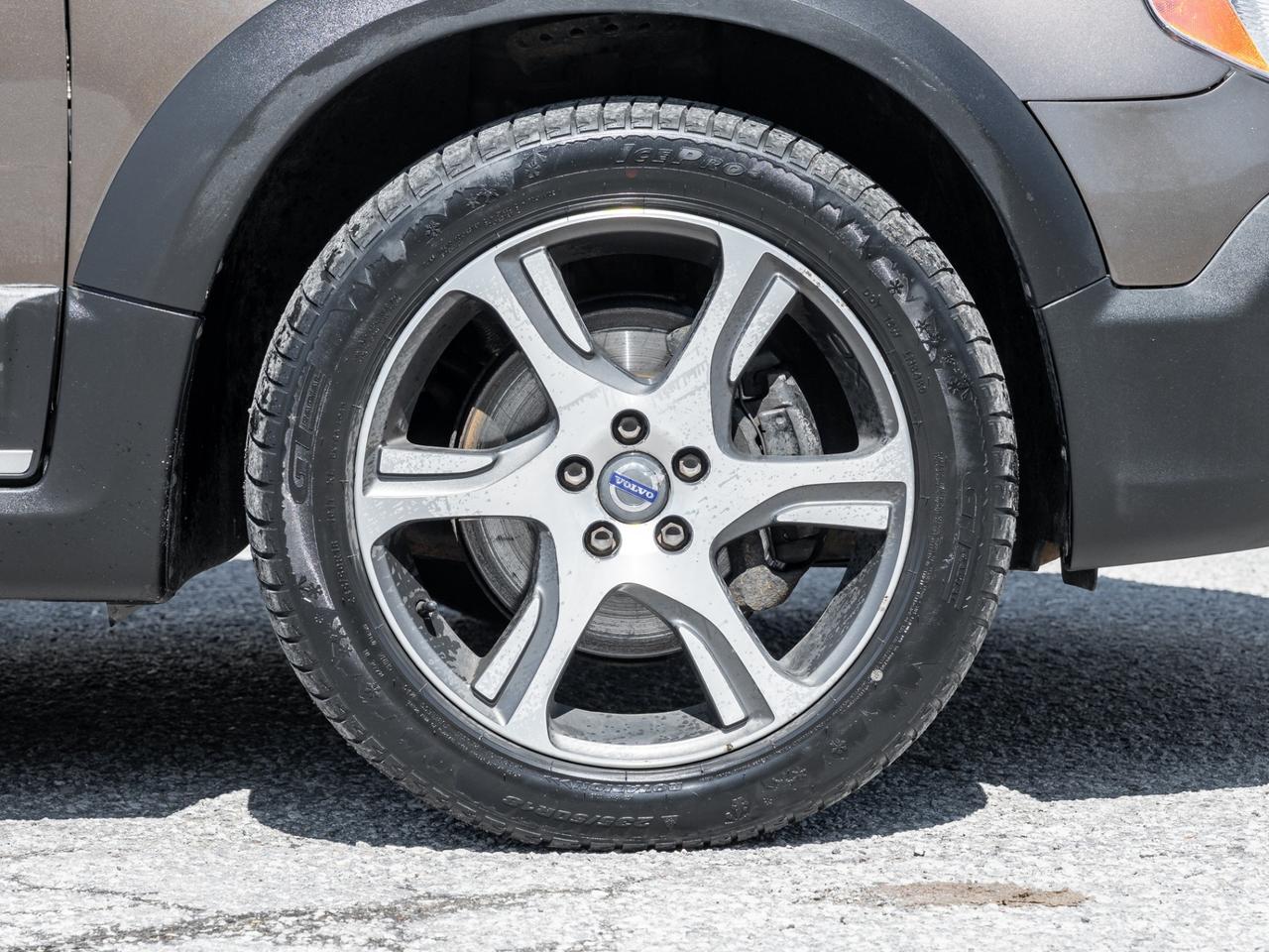 2015 Volvo XC70 2015.5 AWD Wgn T6, Leather, Sunroof Photo3