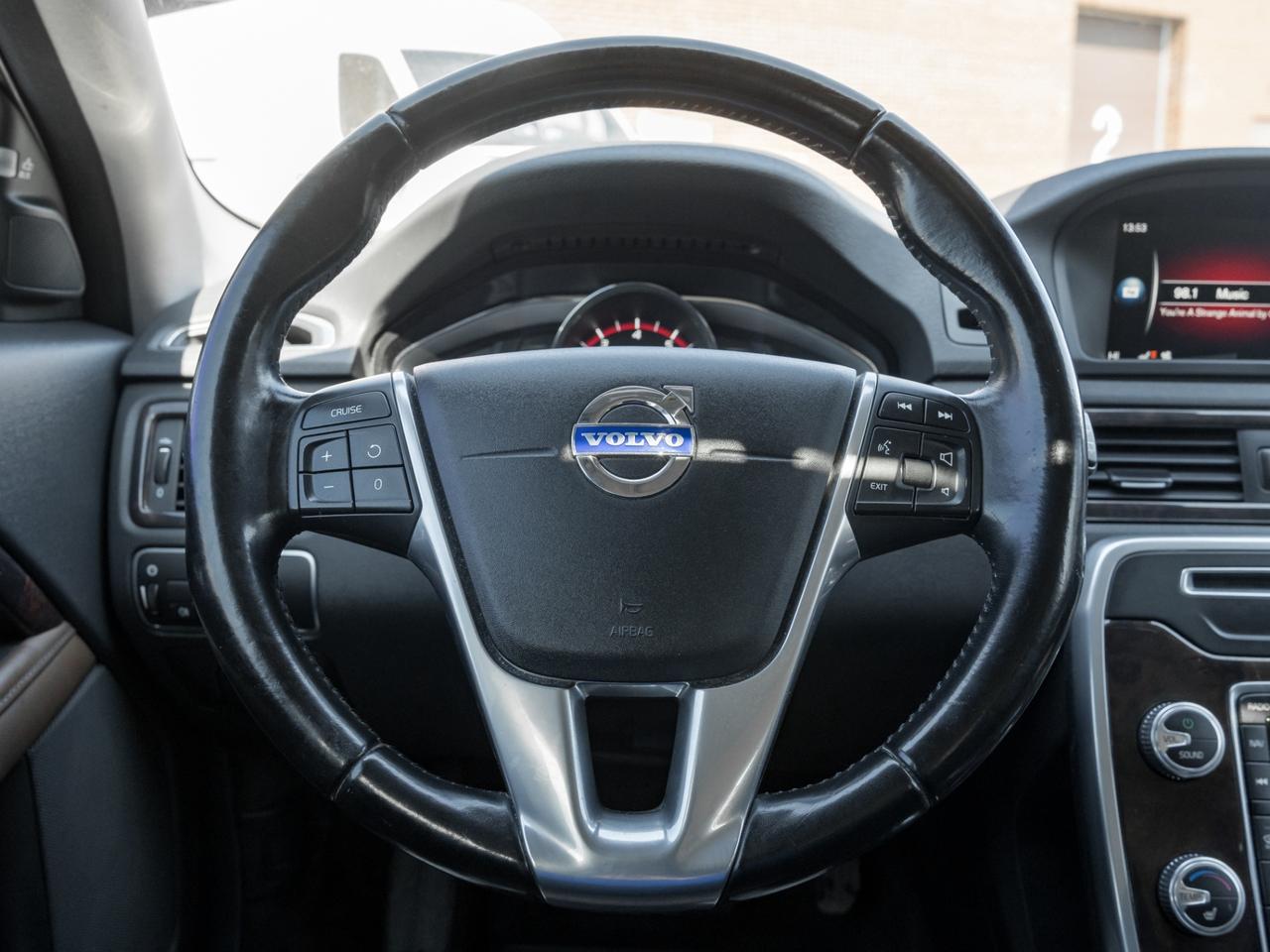 2015 Volvo XC70 2015.5 AWD Wgn T6, Leather, Sunroof Photo
