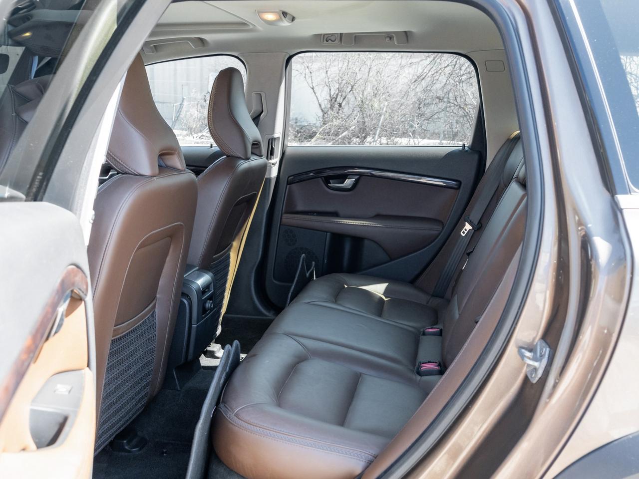 2015 Volvo XC70 2015.5 AWD Wgn T6, Leather, Sunroof Photo
