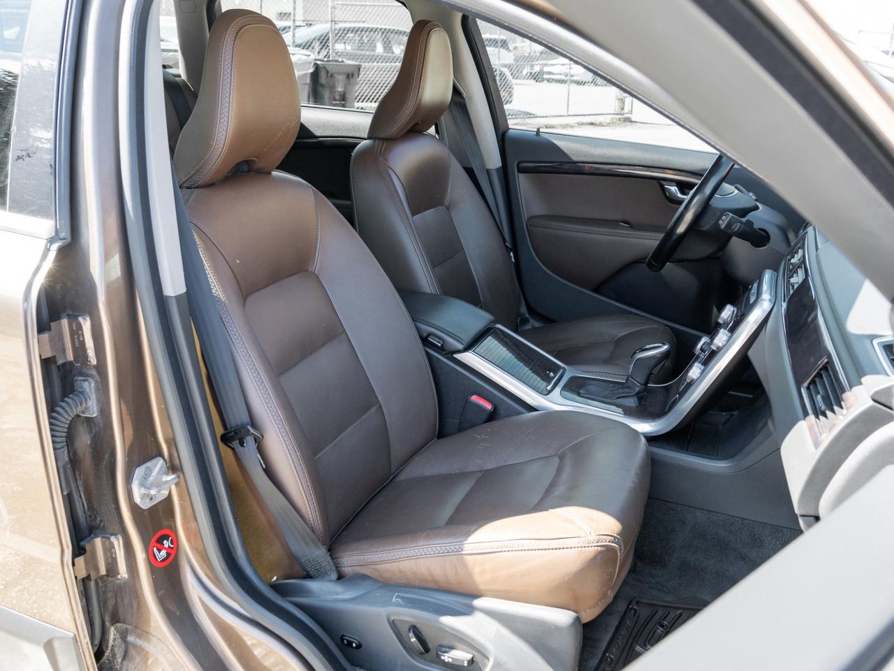 2015 Volvo XC70 2015.5 AWD Wgn T6, Leather, Sunroof Photo