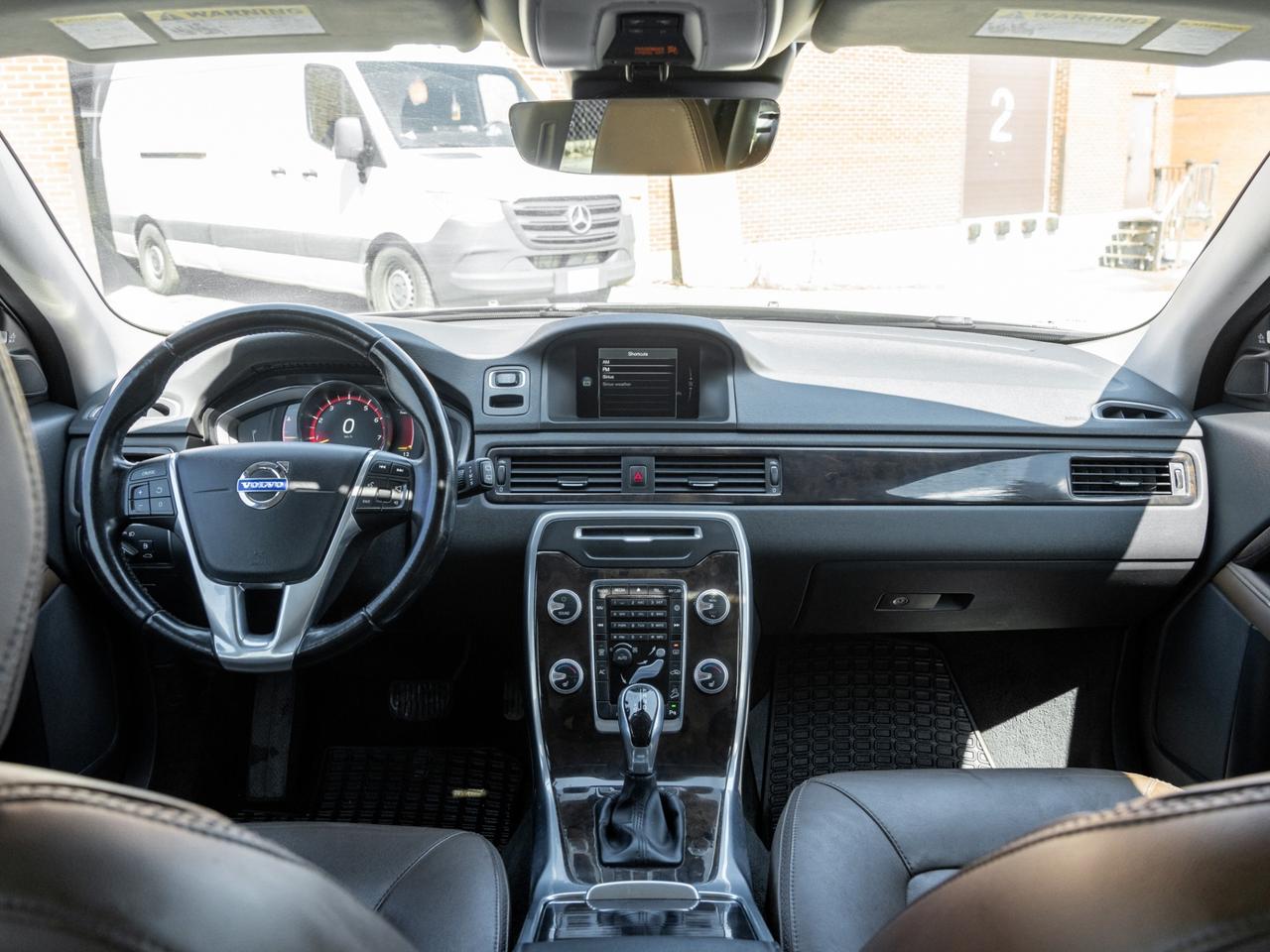 2015 Volvo XC70 2015.5 AWD Wgn T6, Leather, Sunroof Photo