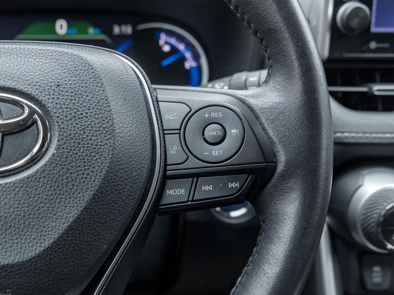 2022 Toyota RAV4 Hybrid Limited AWD,  Nav, Camera, Leather, Sunroof Photo