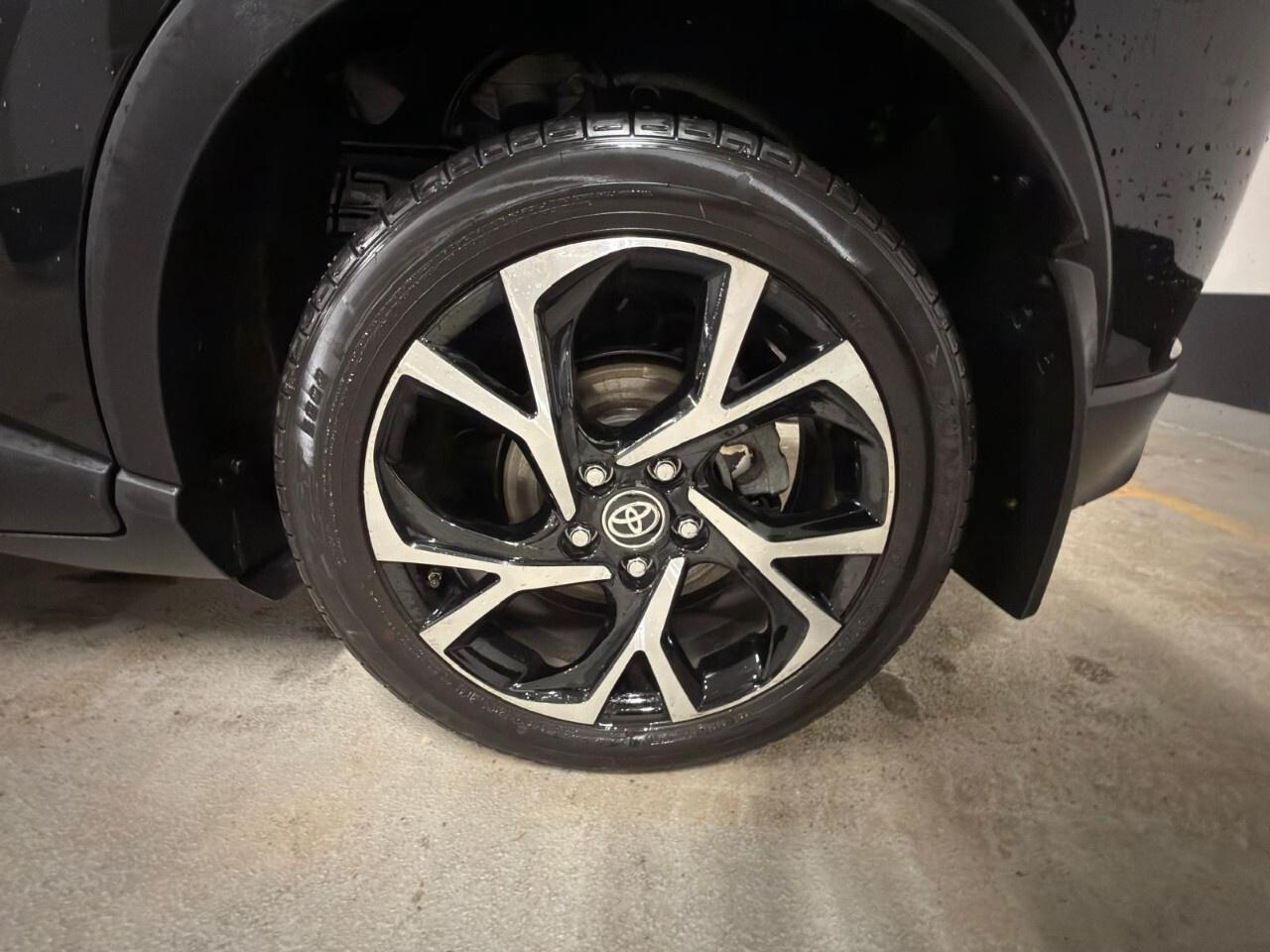 2021 Toyota C-HR LE Photo