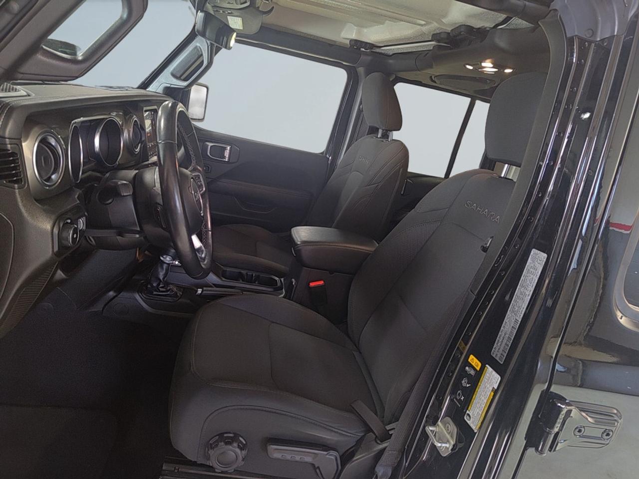 2023 Jeep Wrangler Sahara /NAVI/Remote Start/no accidents/ Photo