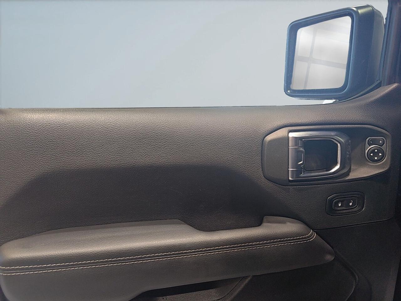 2023 Jeep Wrangler Sahara /NAVI/Remote Start/no accidents/ Photo