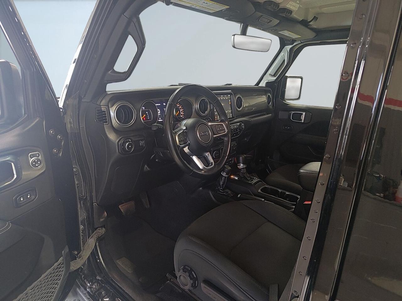 2023 Jeep Wrangler Sahara /NAVI/Remote Start/no accidents/ Photo