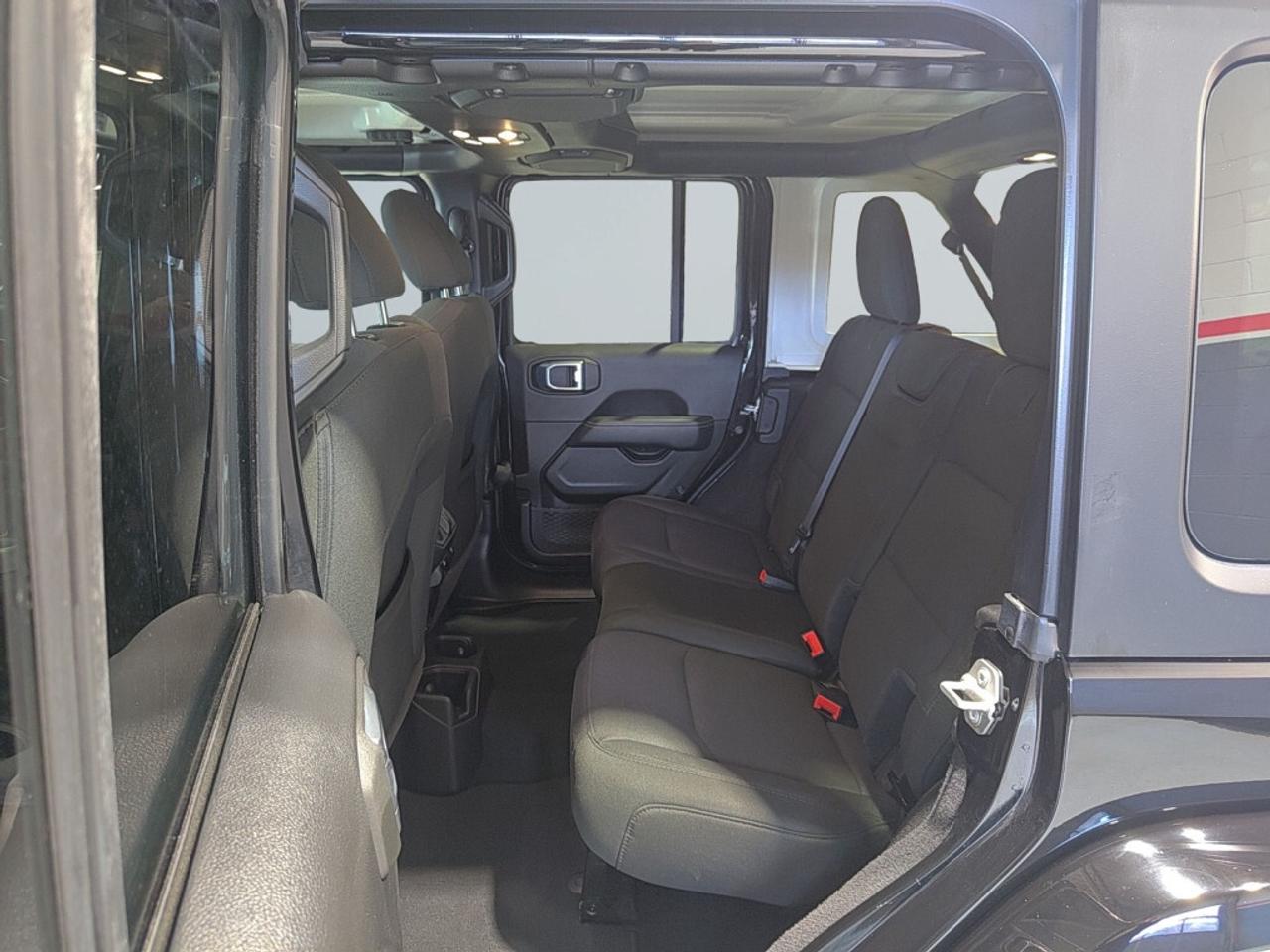 2023 Jeep Wrangler Sahara /NAVI/Remote Start/no accidents/ Photo