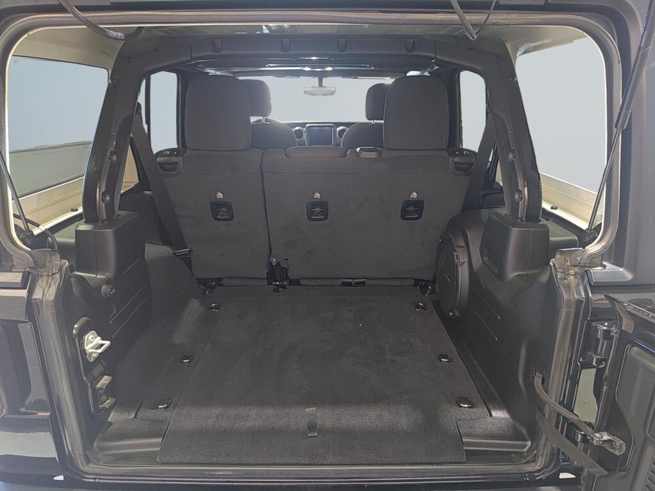 2023 Jeep Wrangler Sahara /NAVI/Remote Start/no accidents/ Photo