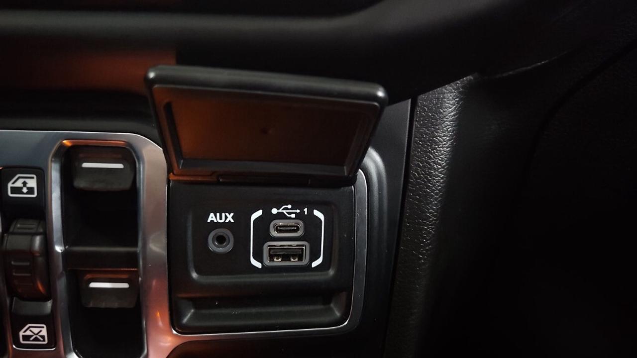 2023 Jeep Wrangler Sahara /NAVI/Remote Start/no accidents/ Photo