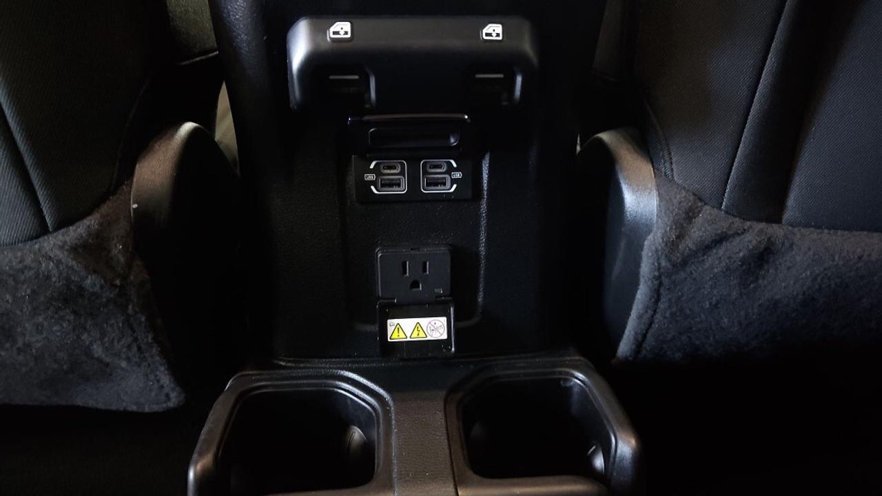 2023 Jeep Wrangler Sahara /NAVI/Remote Start/no accidents/ Photo