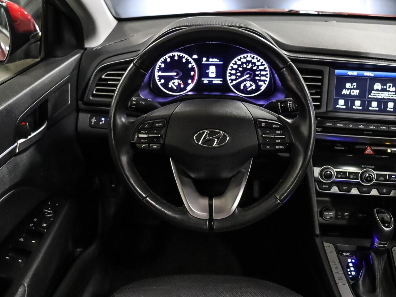 2020 Hyundai Elantra Luxury IVT Photo