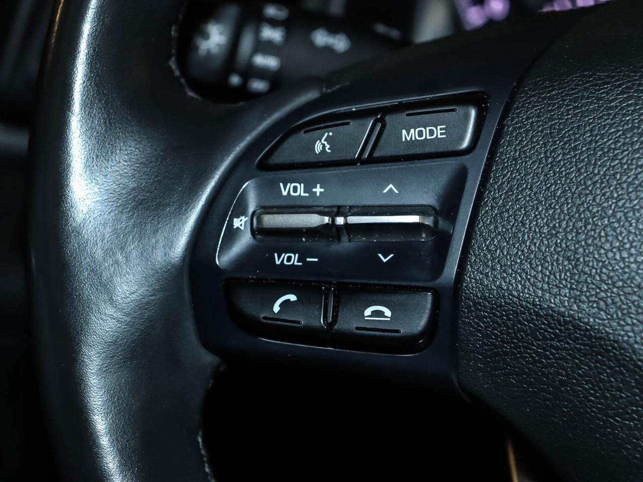 2020 Hyundai Elantra Luxury IVT Photo