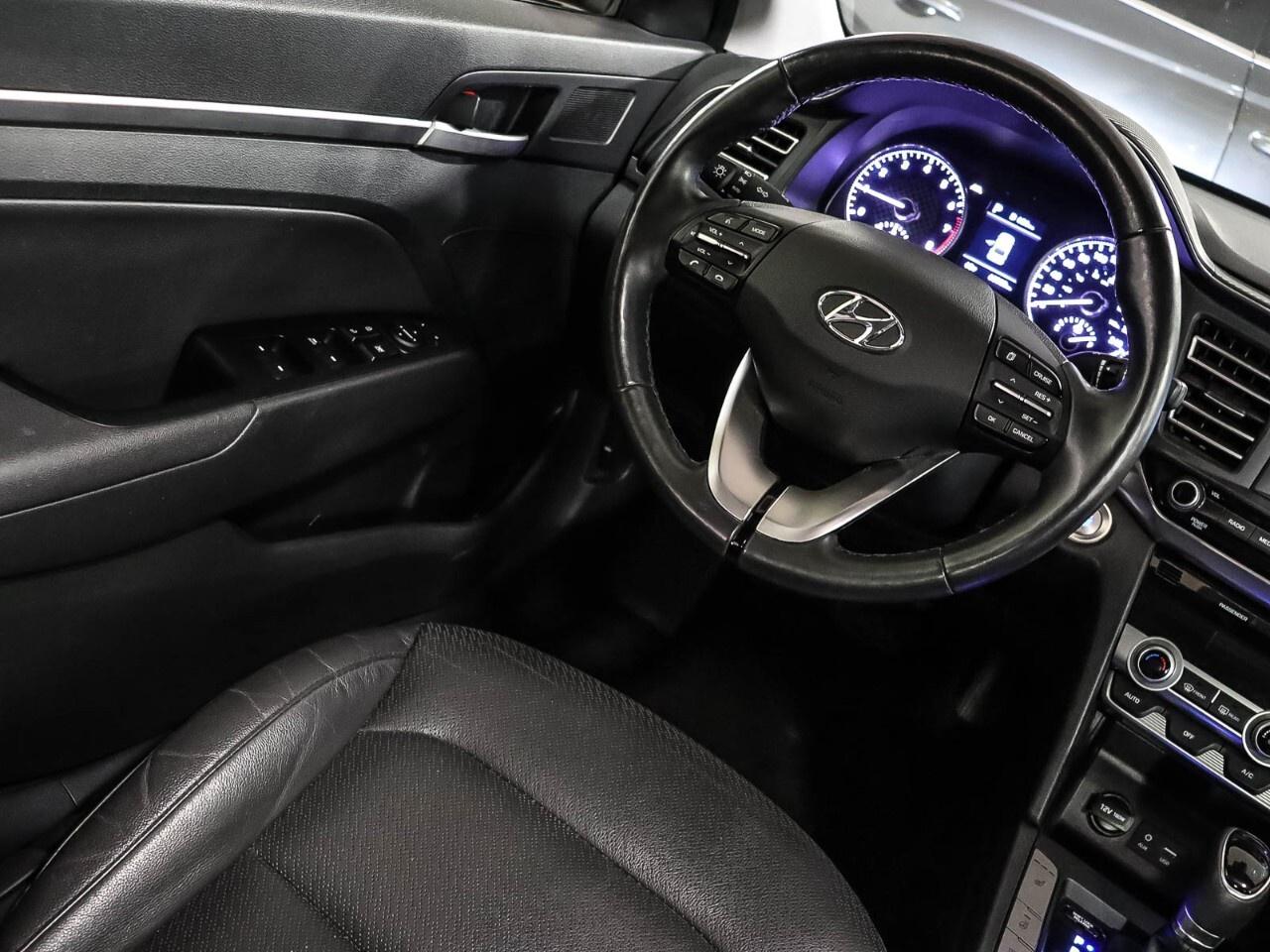 2020 Hyundai Elantra Luxury IVT Photo