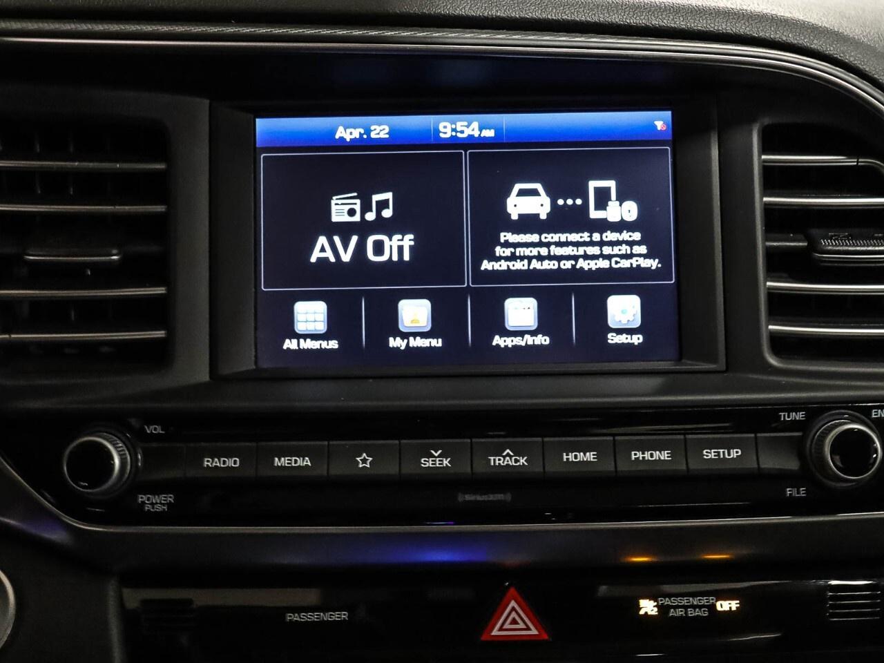 2020 Hyundai Elantra Luxury IVT Photo