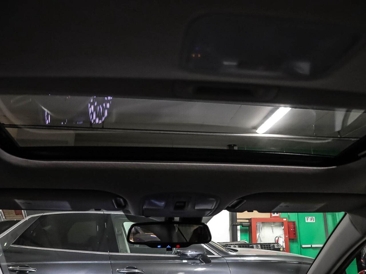 2020 Hyundai Elantra Luxury IVT Photo