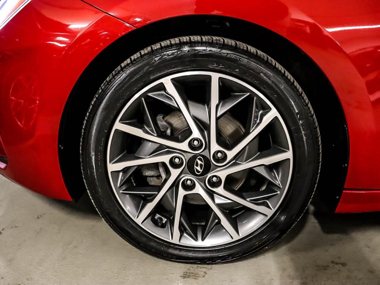 2020 Hyundai Elantra Luxury IVT Photo