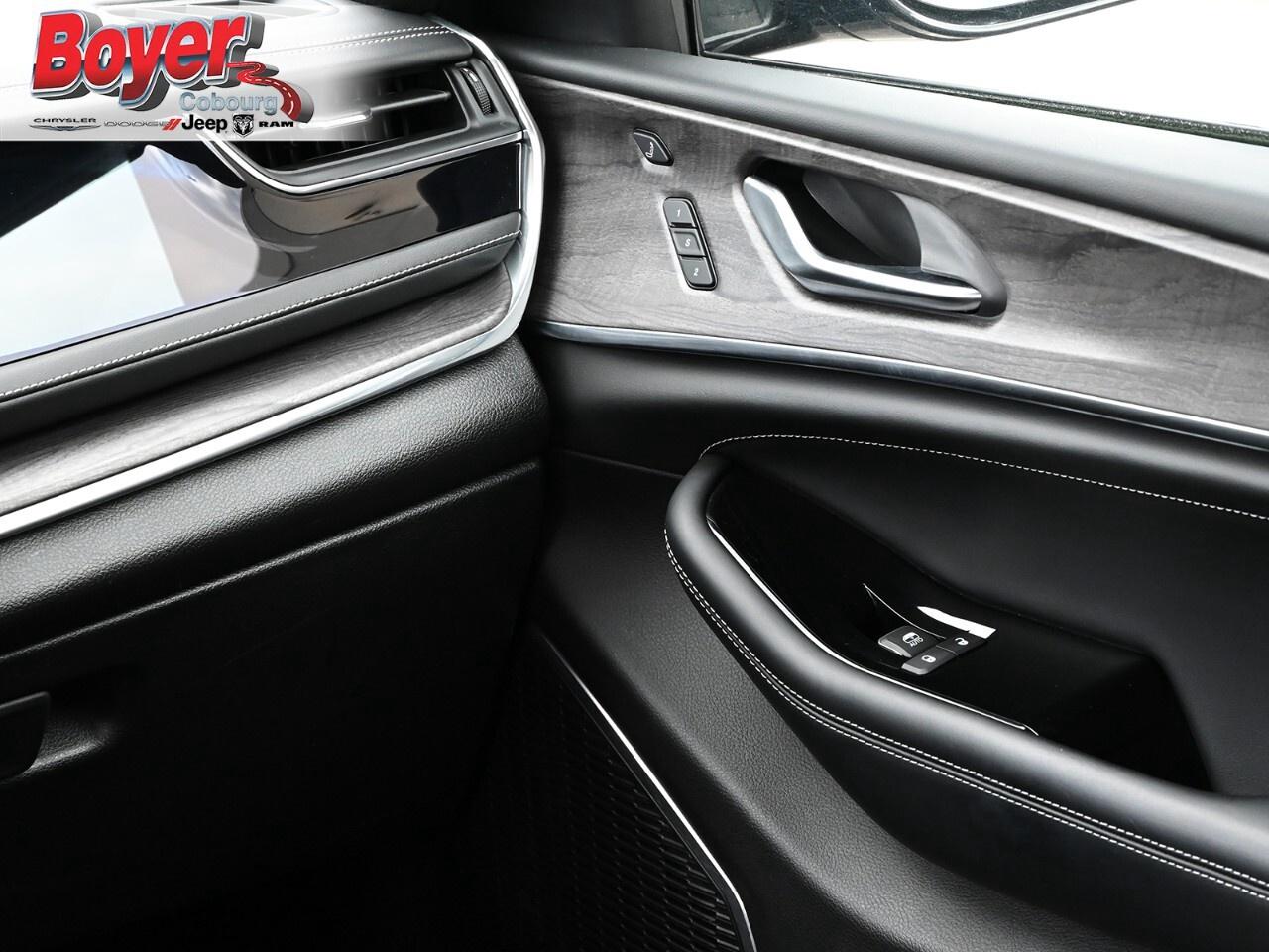 2023 Jeep Grand Cherokee OVERLAND 4X4 Photo