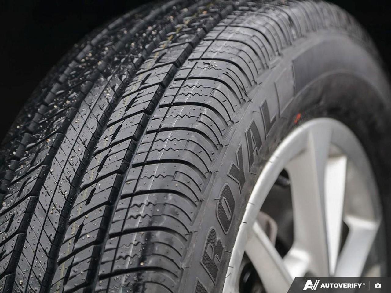 2023 Kia Carnival LX   8 Passenger   Apple CarPlay   Lane Following Photo