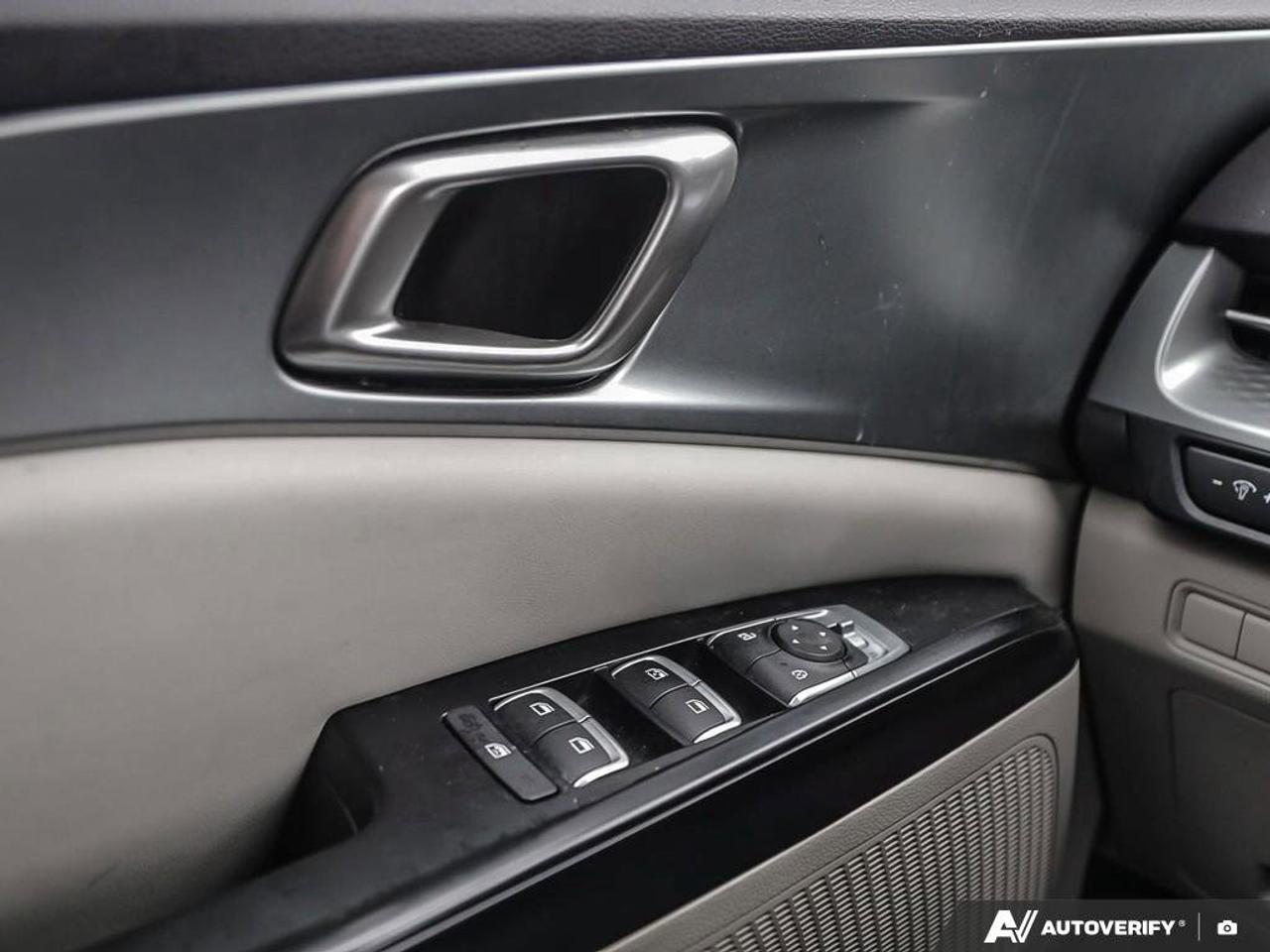 2023 Kia Carnival LX   8 Passenger   Apple CarPlay   Lane Following Photo