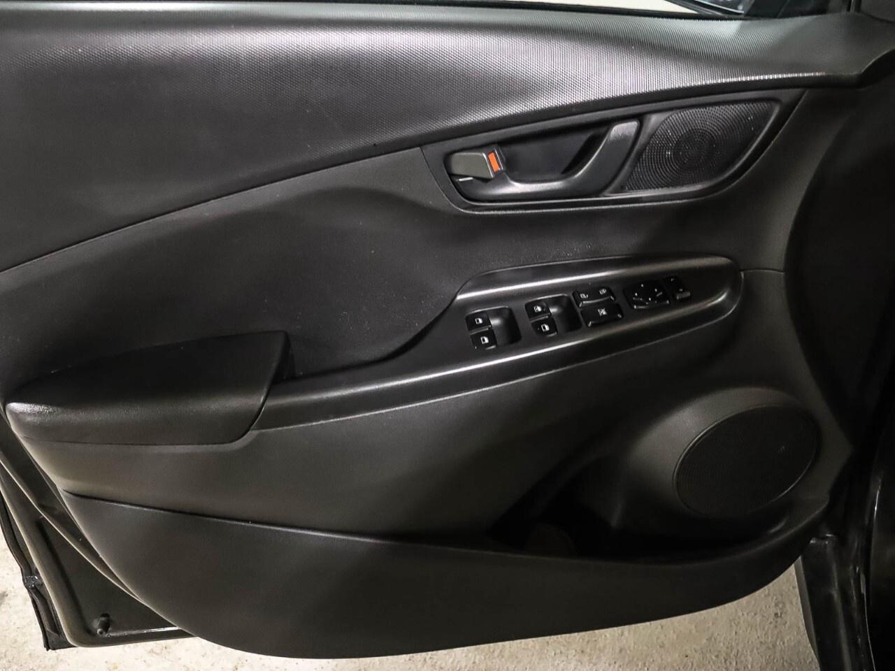 2022 Hyundai KONA 2.0L Essential FWD Photo