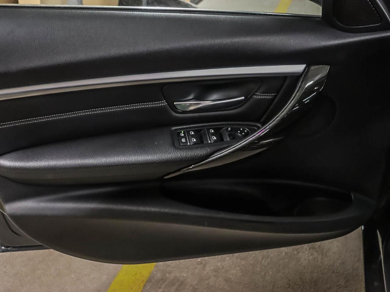 2017 BMW 3 Series 330i xDrive Sedan Photo