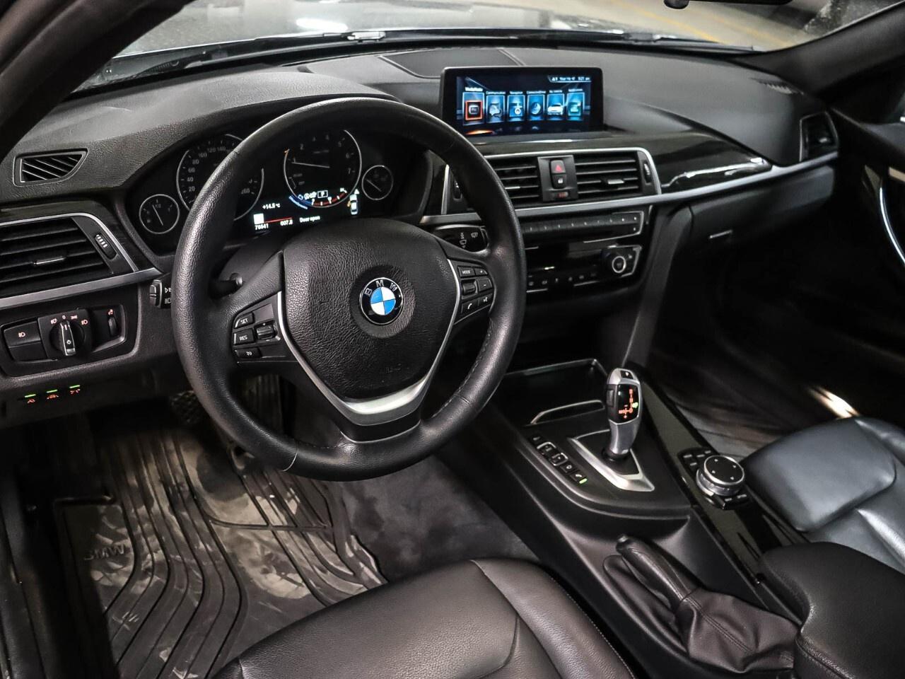 2017 BMW 3 Series 330i xDrive Sedan Photo