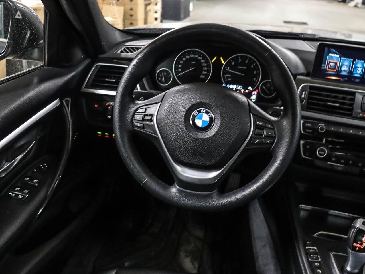 2017 BMW 3 Series 330i xDrive Sedan Photo