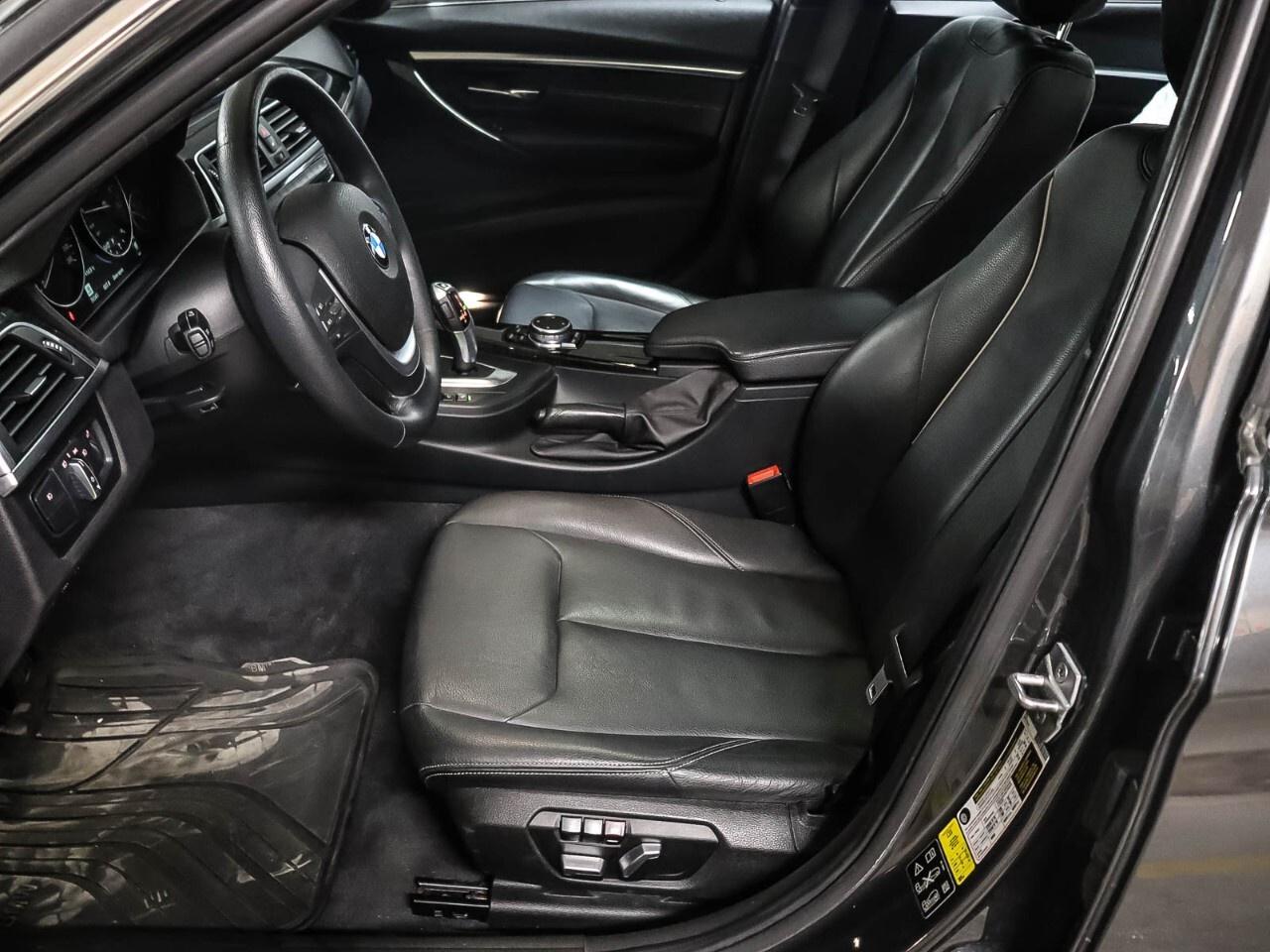 2017 BMW 3 Series 330i xDrive Sedan Photo