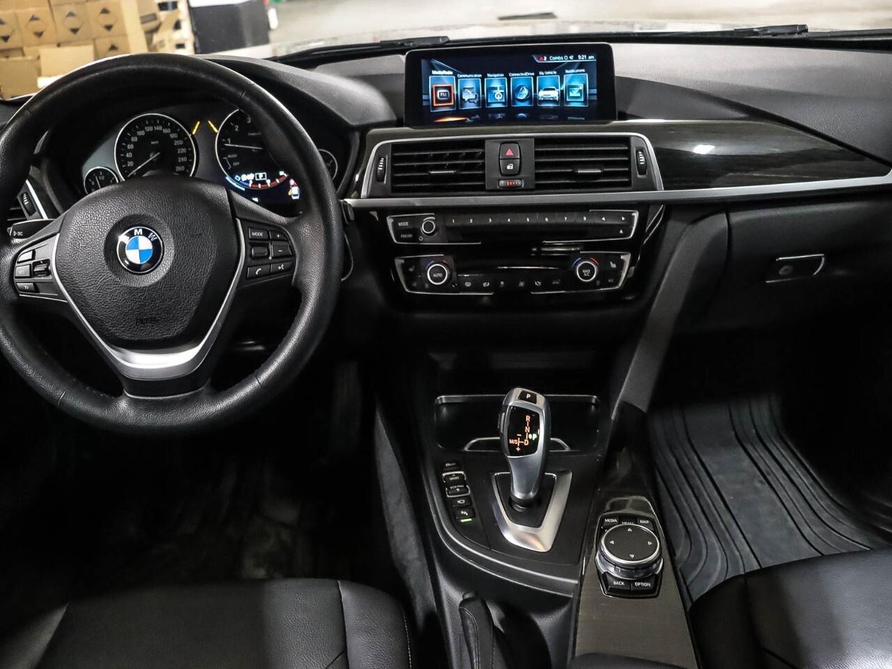 2017 BMW 3 Series 330i xDrive Sedan Photo