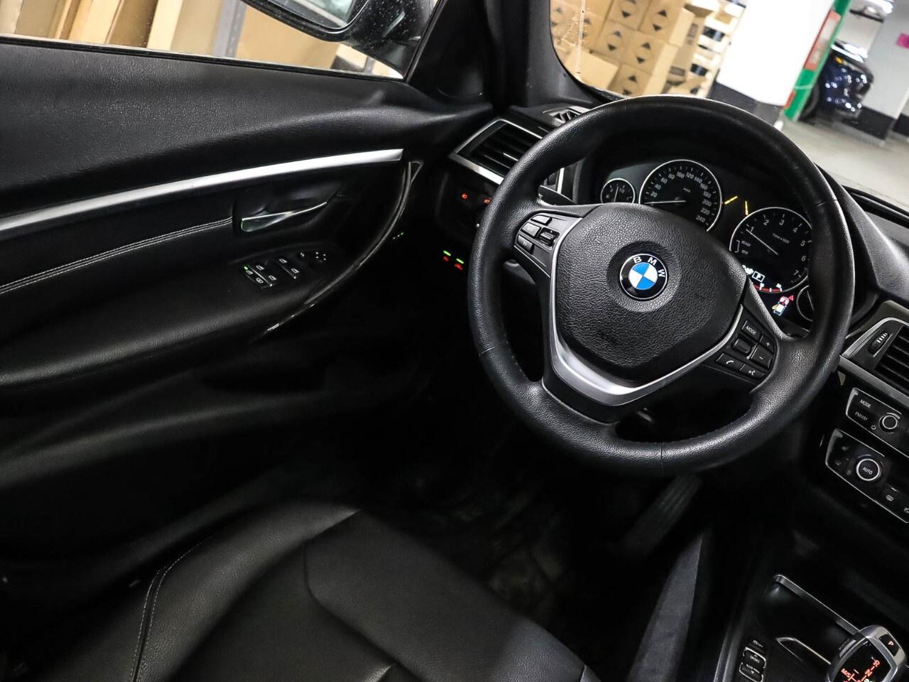 2017 BMW 3 Series 330i xDrive Sedan Photo