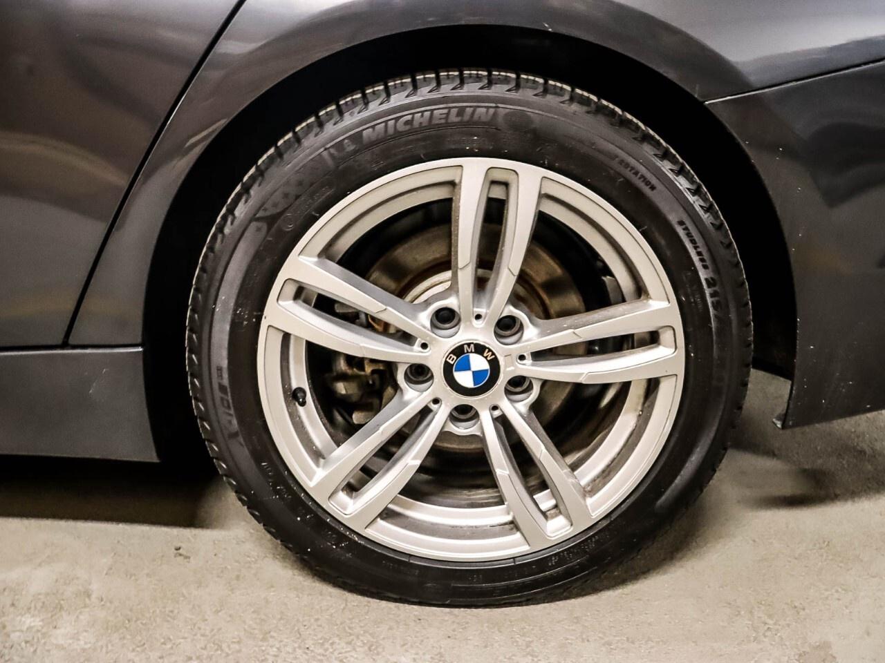 2017 BMW 3 Series 330i xDrive Sedan Photo