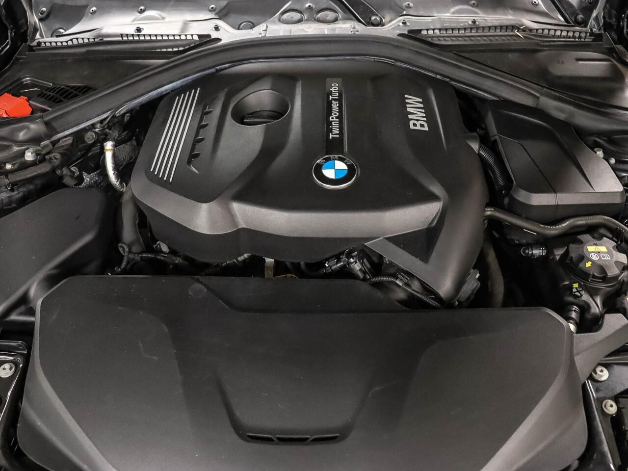 2017 BMW 3 Series 330i xDrive Sedan Photo