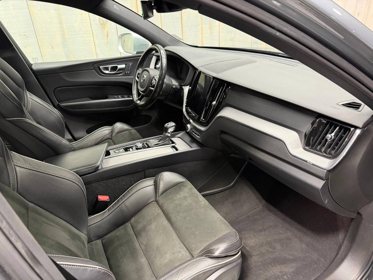 2019 Volvo XC60 T6 AWD R-DESIGN 21 WHEELS 2 SETS Photo