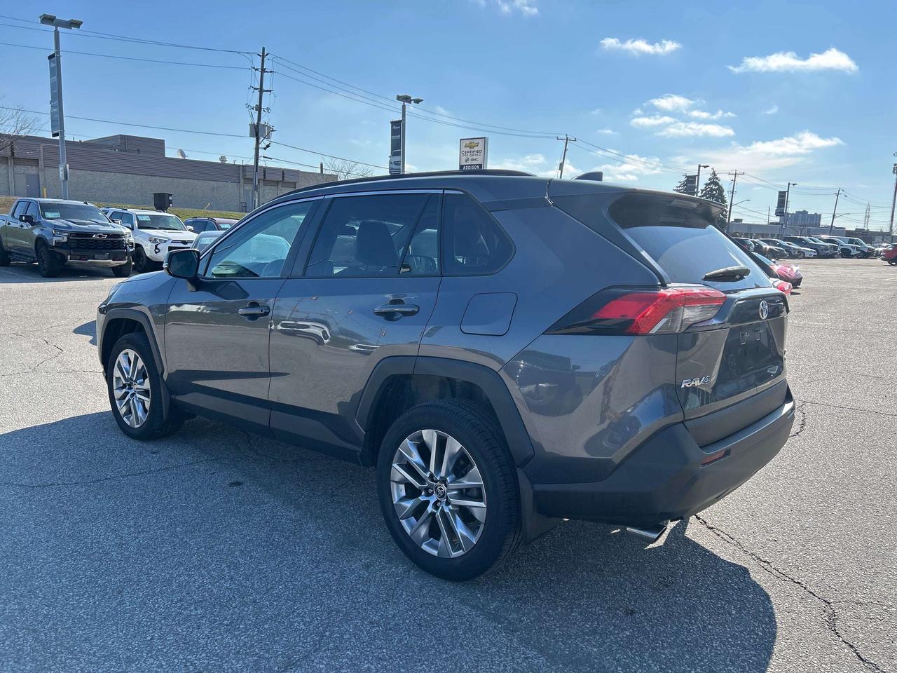 2022 Toyota RAV4 XLE AWD Photo3
