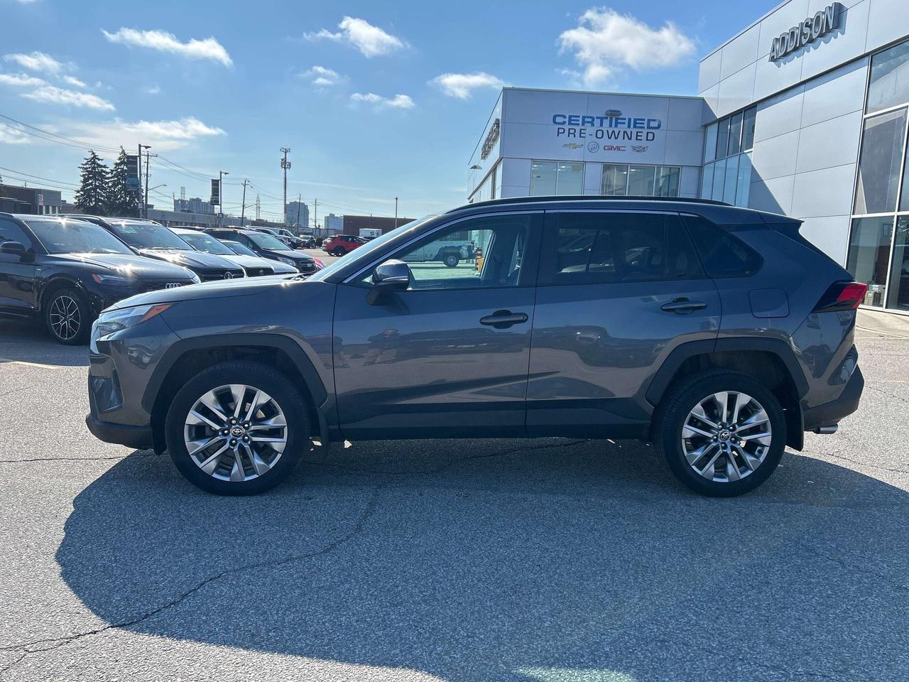 2022 Toyota RAV4 XLE AWD Photo2