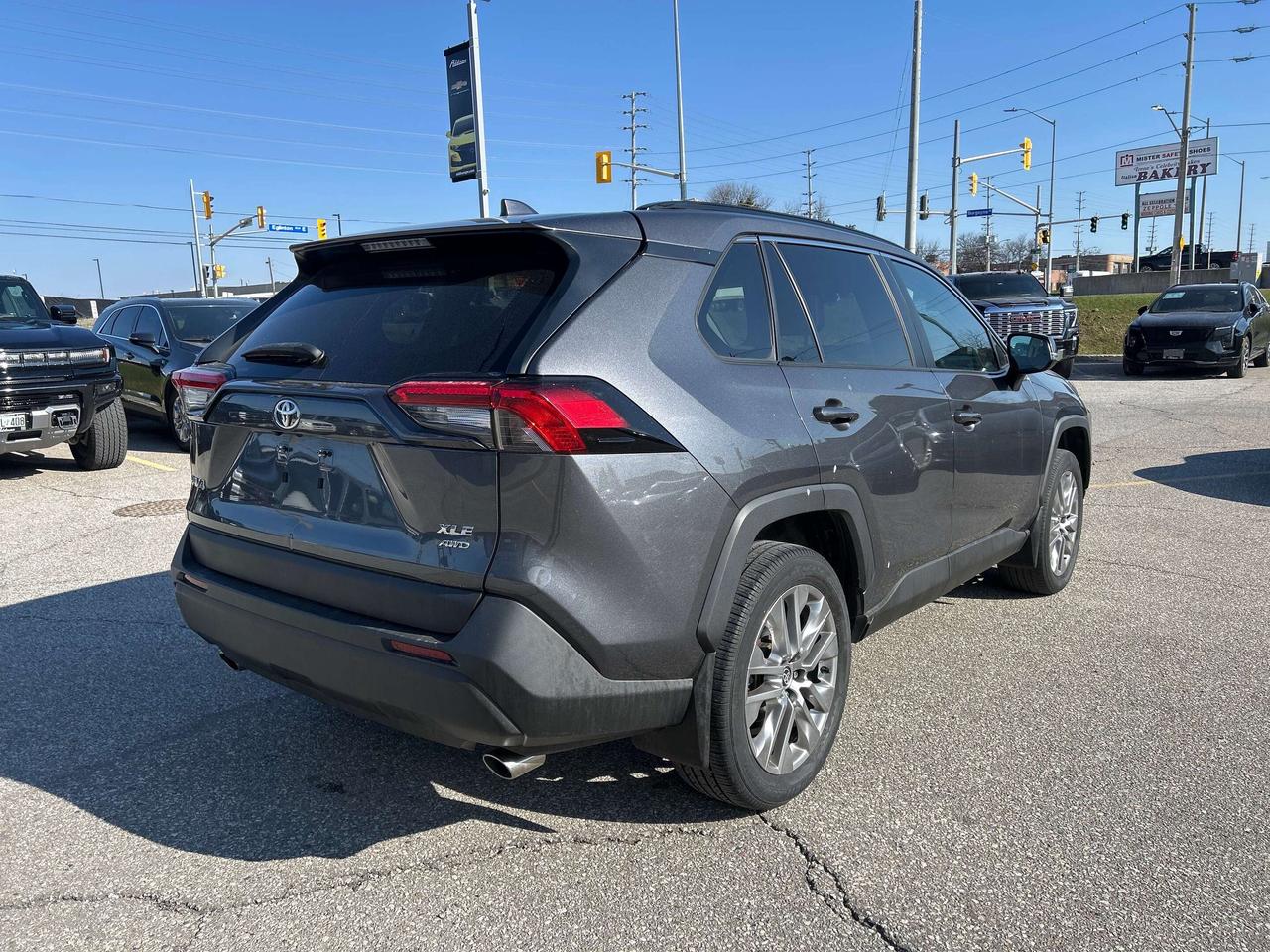 2022 Toyota RAV4 XLE AWD Photo