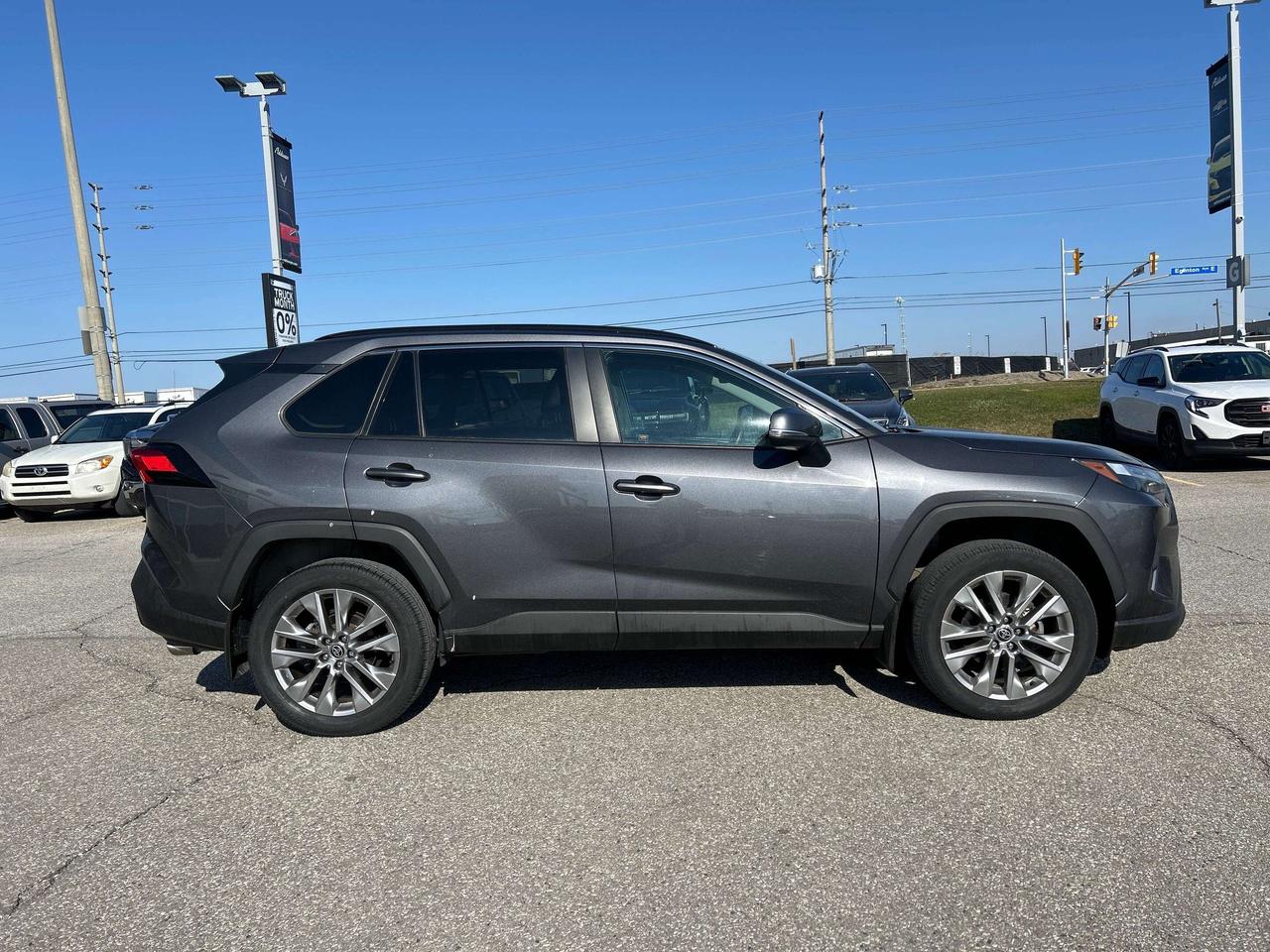 2022 Toyota RAV4 XLE AWD Photo