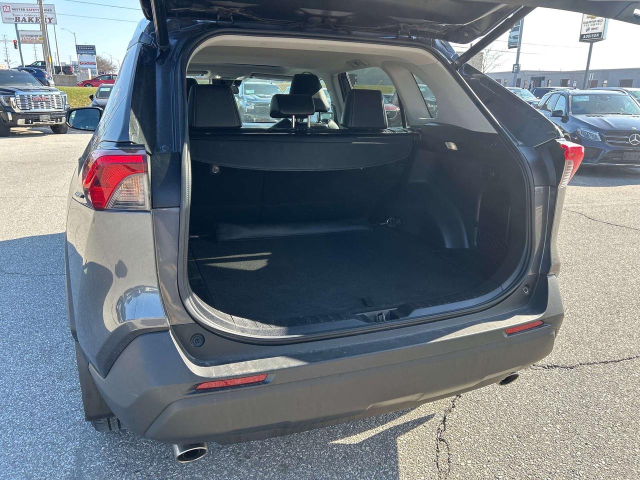 2022 Toyota RAV4 XLE AWD Photo