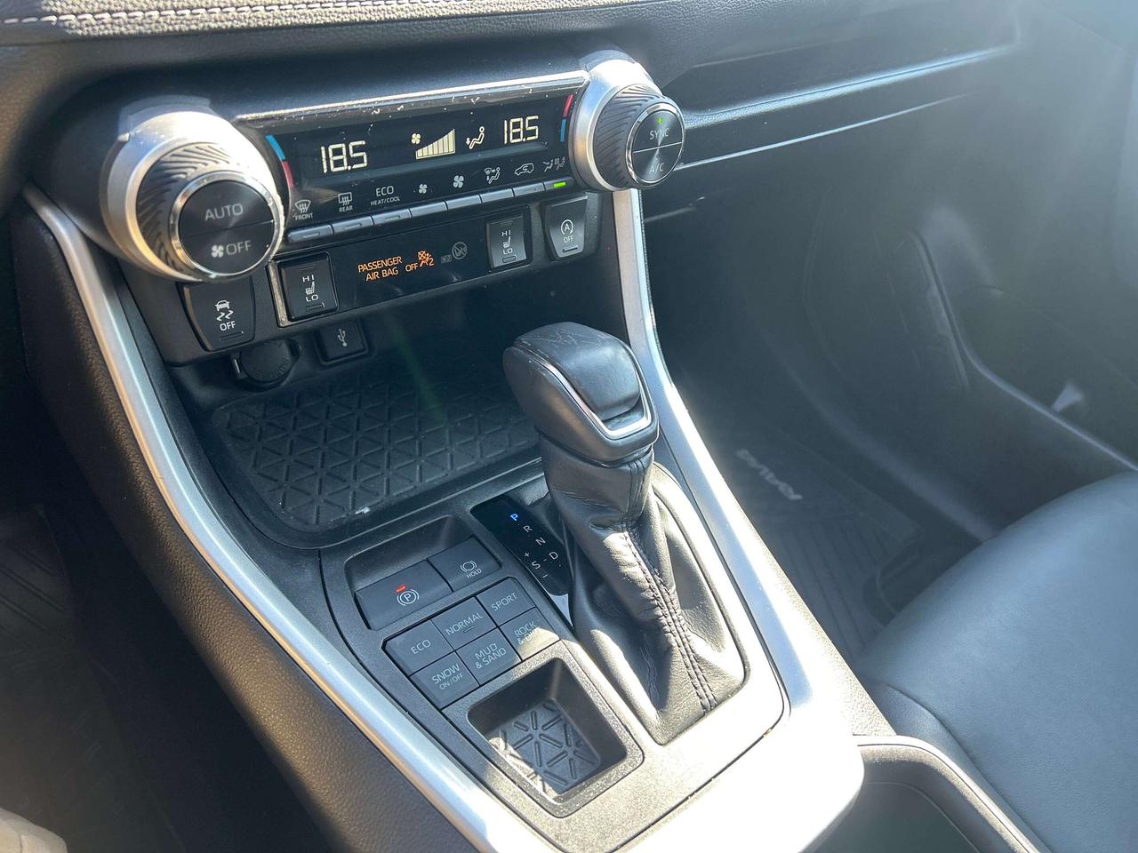 2022 Toyota RAV4 XLE AWD Photo