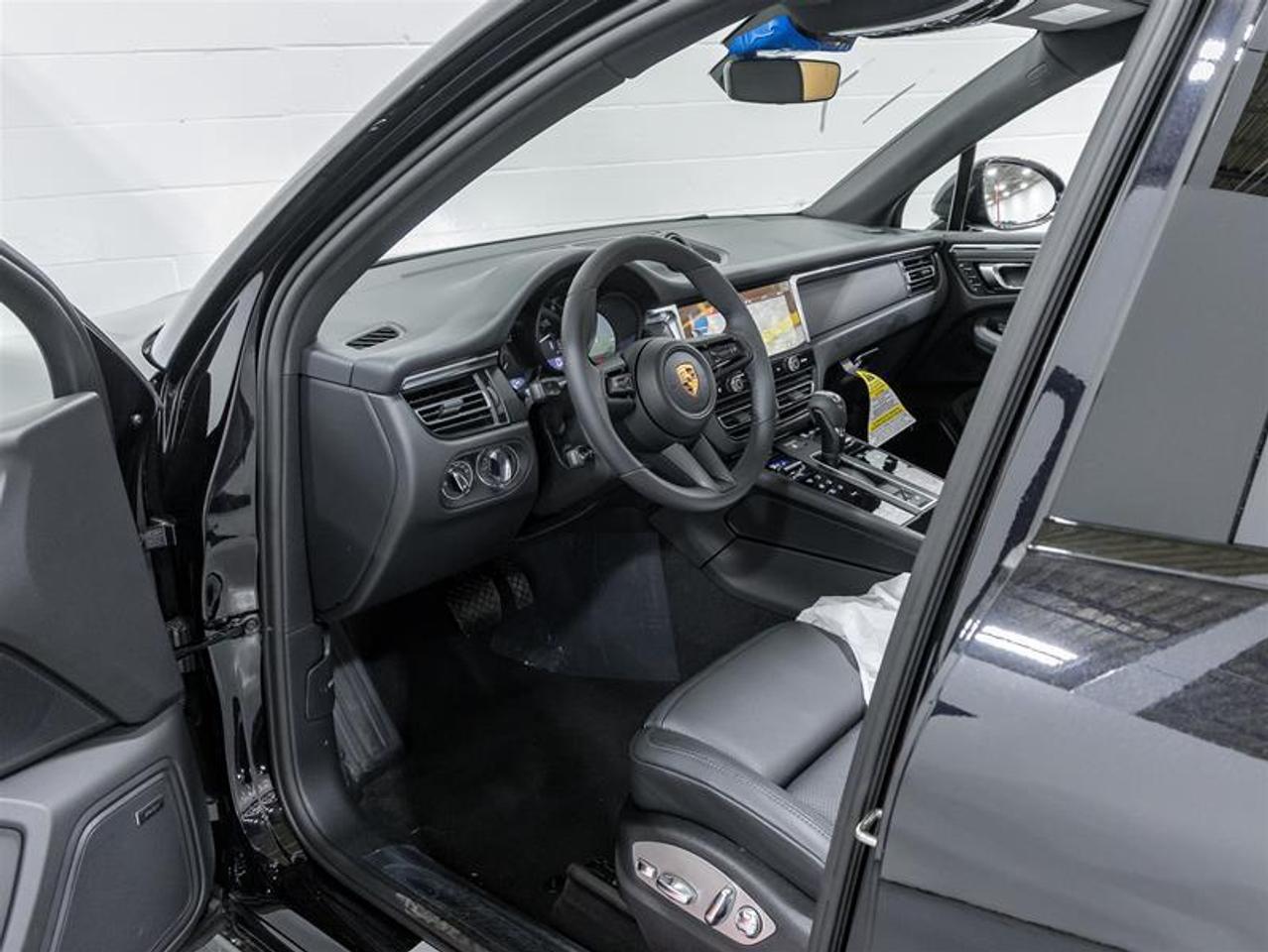 2025 Porsche Macan  Photo