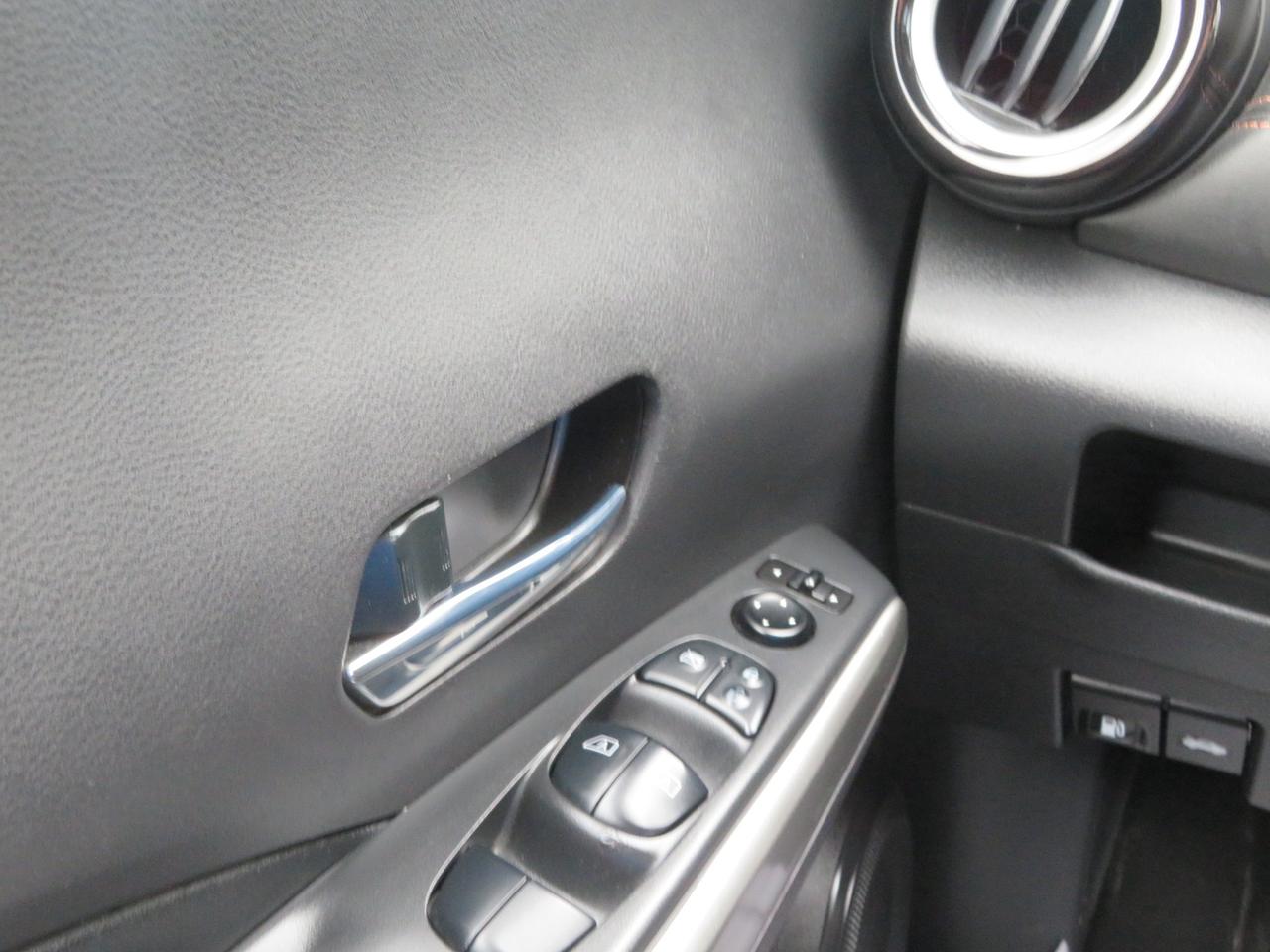 2020 Nissan Kicks SR FWD Photo