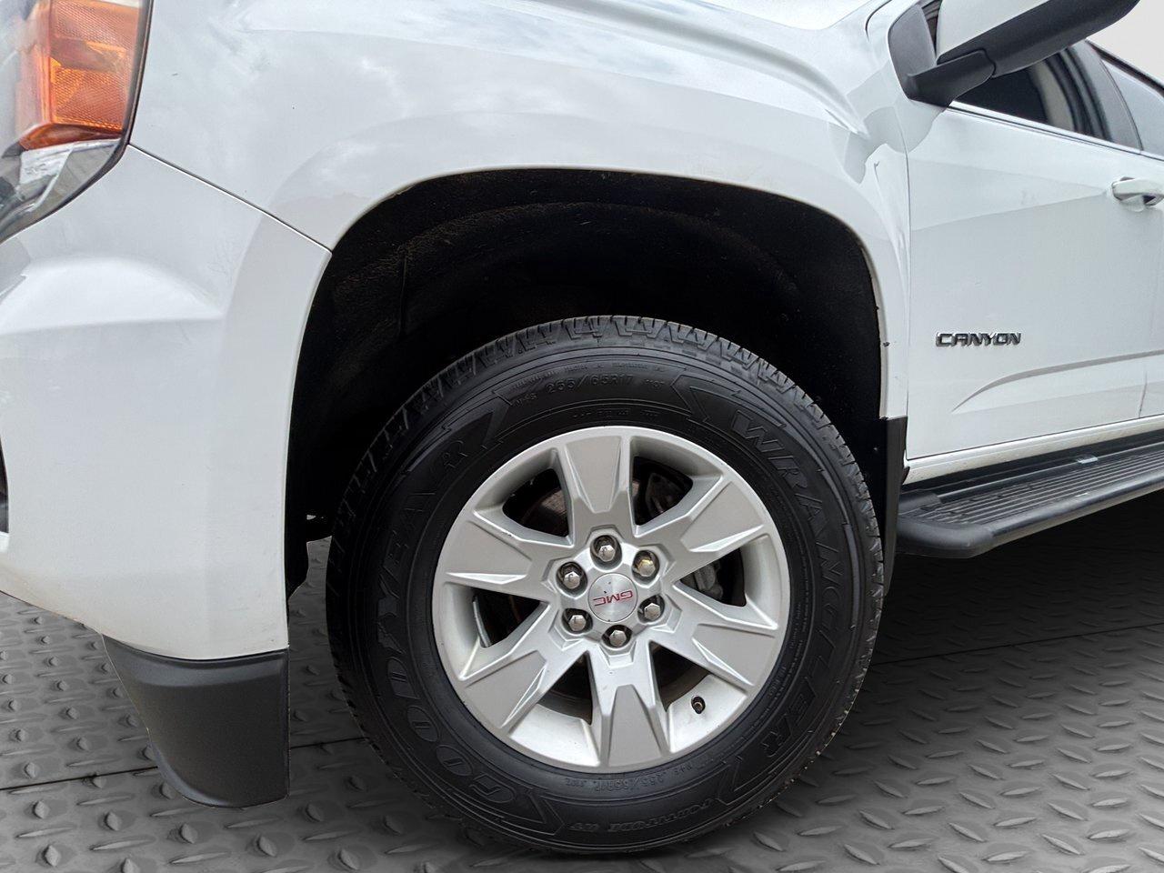 2017 GMC Canyon 4WD SLE Photo