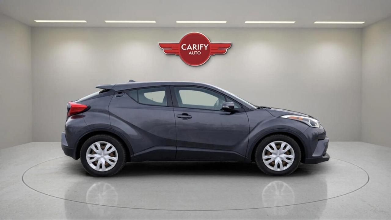 2019 Toyota C-HR LE - LOW KM! Photo3