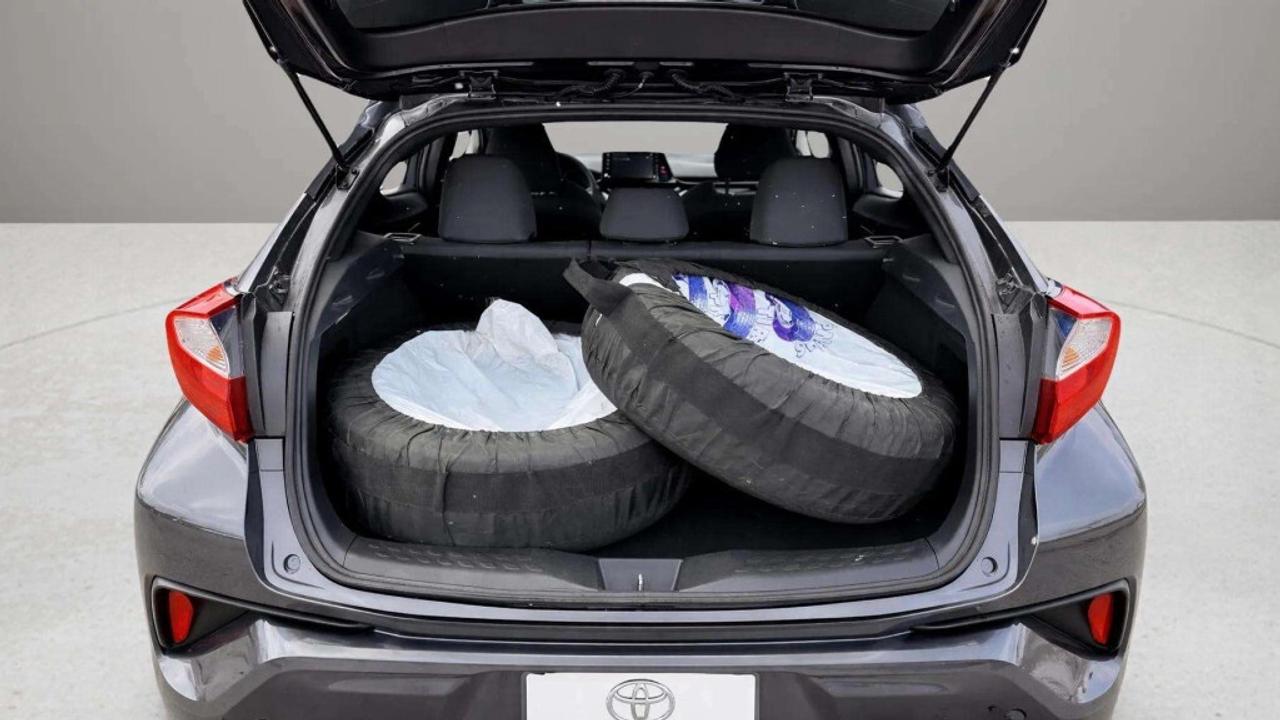 2019 Toyota C-HR LE - LOW KM! Photo