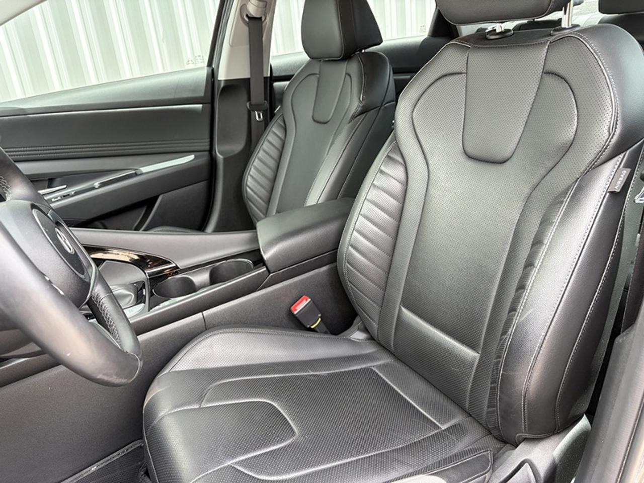 2025 Hyundai Elantra Luxury DCT   Leather   Roof   Navi   Remote Start   Heated Seats Photo