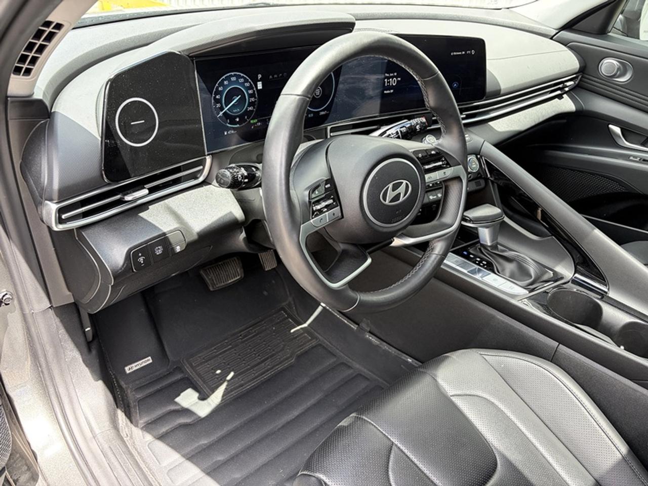2025 Hyundai Elantra Luxury DCT   Leather   Roof   Navi   Remote Start   Heated Seats Photo