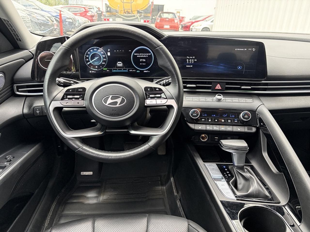 2025 Hyundai Elantra Luxury DCT   Leather   Roof   Navi   Remote Start   Heated Seats Photo