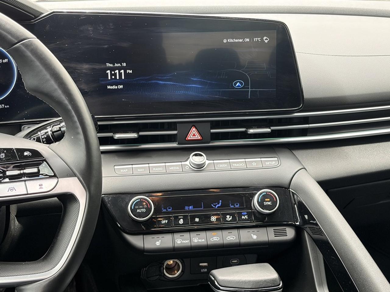 2025 Hyundai Elantra Luxury DCT   Leather   Roof   Navi   Remote Start   Heated Seats Photo