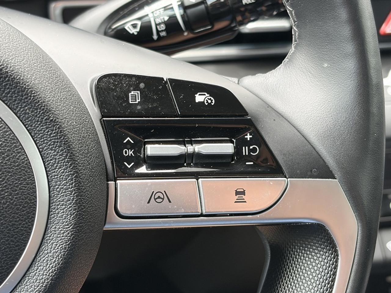 2025 Hyundai Elantra Luxury DCT   Leather   Roof   Navi   Remote Start   Heated Seats Photo