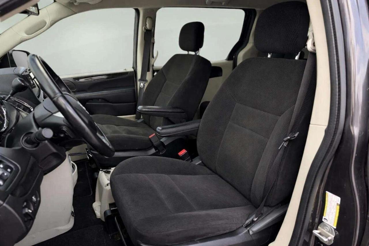 2017 Dodge Grand Caravan WITH BRUNO JOEY LIFT - WHEELCHAIR LIFT Photo